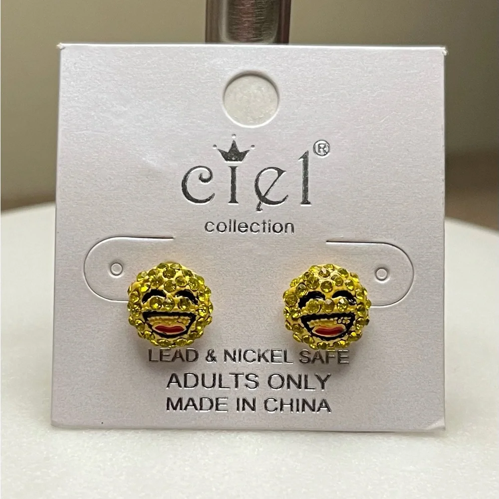 Smiley Face stud Earrings - Picture 1 of 4
